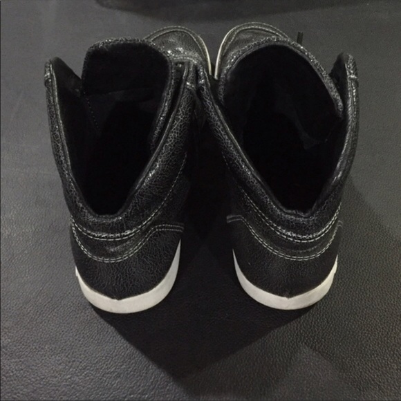 Men’s Crackled Distressed High Top Sneakers - Picture 4 of 4